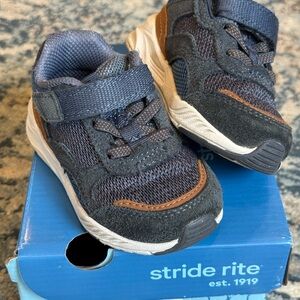Stride Rite Toddler Navy and Brown Sneakers - 5M